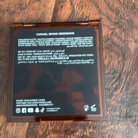 Huda Beauty Carmel brown eyeshadow Palette/matte mini lip set. New - Picture 4 of 4